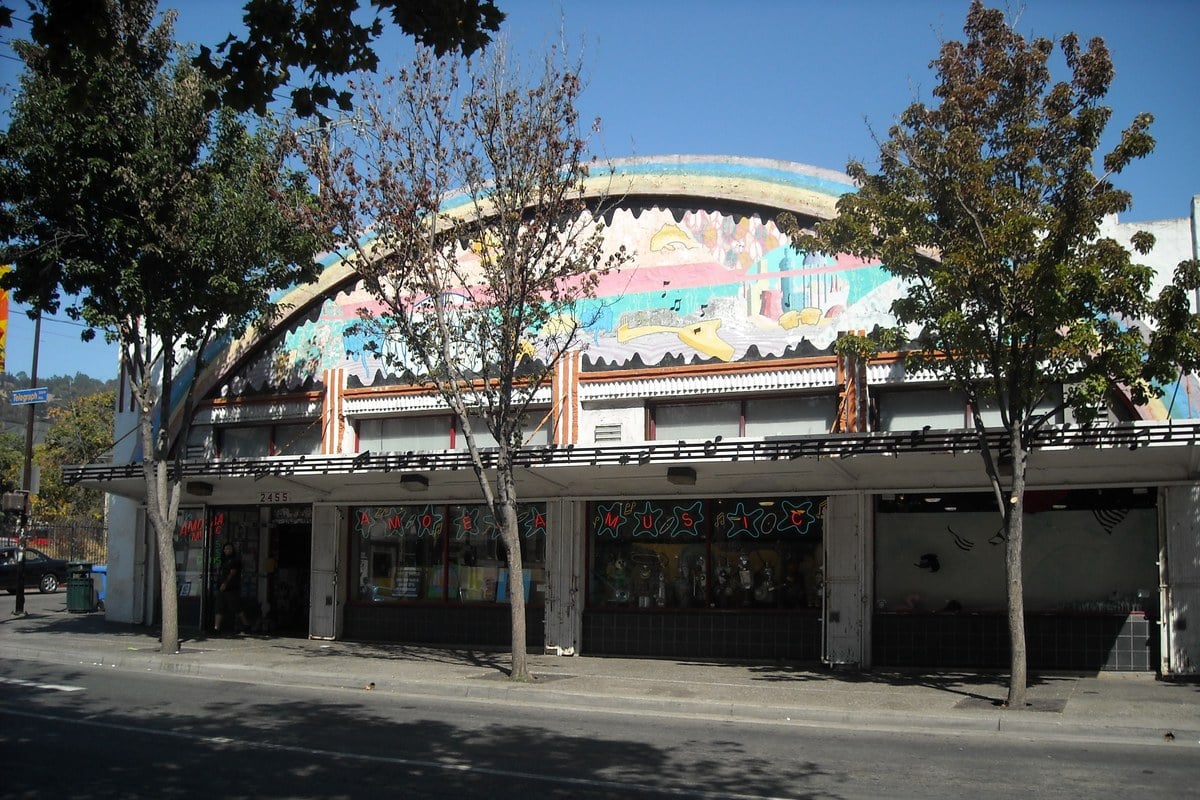 Berkeley Weighs 68-Unit Amoeba Apartments Tonight, Vows to Save 1976 Mural