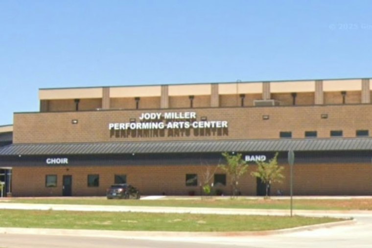 Blanchard Honors Jody Miller With Family Tribute at Her Namesake Arts Center