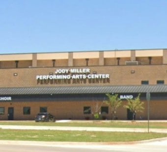 Blanchard Honors Jody Miller With Family Tribute at Her Namesake Arts Center
