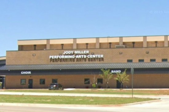 Blanchard Honors Jody Miller With Family Tribute at Her Namesake Arts Center