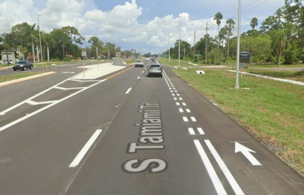 Breeze Bus Slams Into State College of Florida Sign, Injuring Seven in Venice