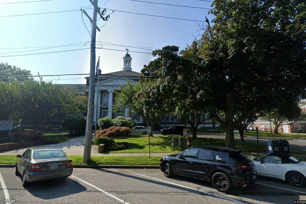 Bridgehampton Foreclosure Auction Draws $5.86 Million Bid as Sale Awaits Completion