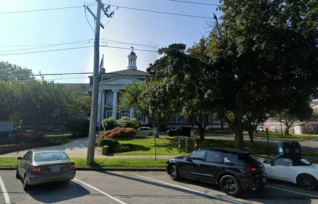 Bridgehampton Foreclosure Auction Draws $5.86 Million Bid as Sale Awaits Completion