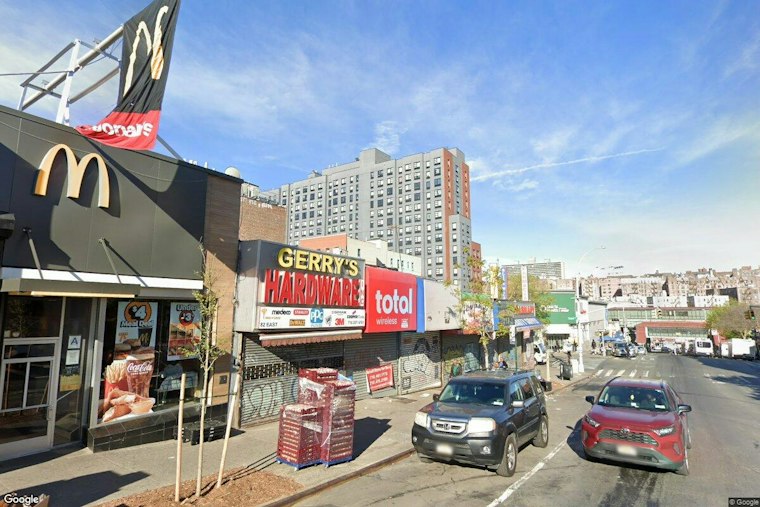 Bronx Woman, 50, Loses Bag With $1K as Suspect Bolts on East 167th Street