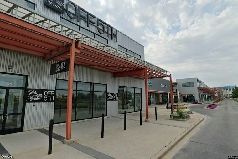 Brookfield Police Hunt Driver Who Fled Into Wauwatosa Shopping Center