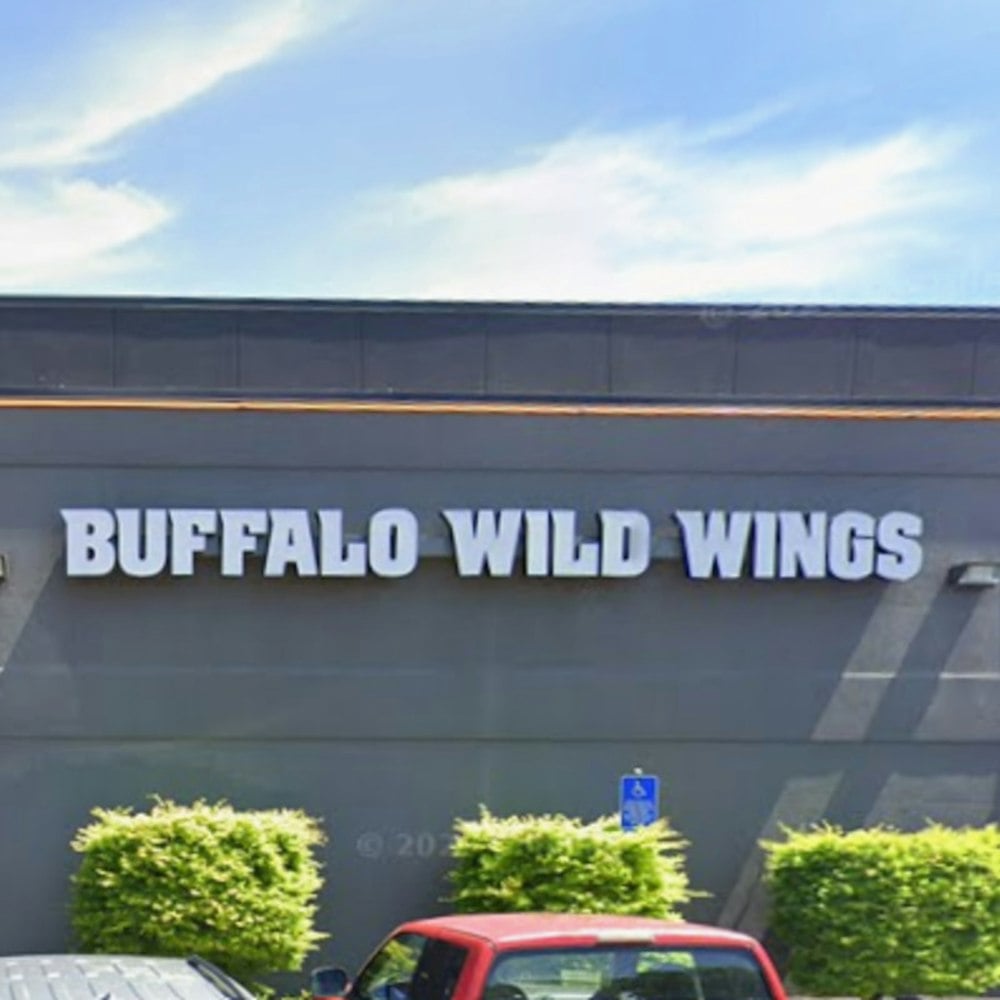Buffalo Wild Wings Lands in Old Sears Space at Clackamas Town Center