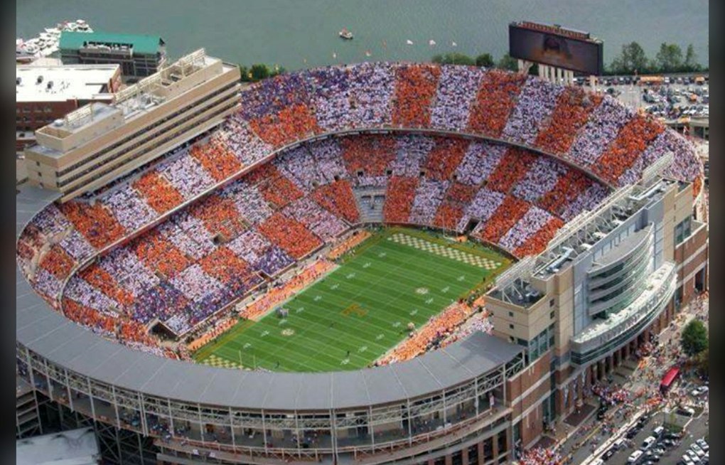 Bussin' With The Boys Rolls Into Knoxville Before No. 3 Texas Faces Checker Neyland