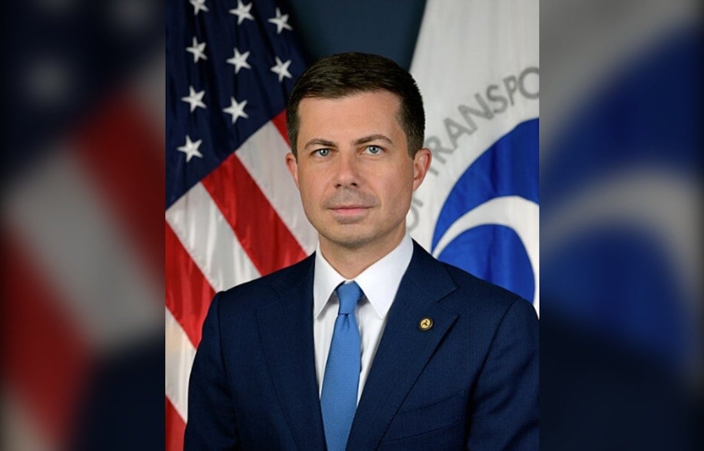 Buttigieg Rallies Ohio Union Crowd at Hamilton Picnic, Talks Bridge and 2028 Buzz