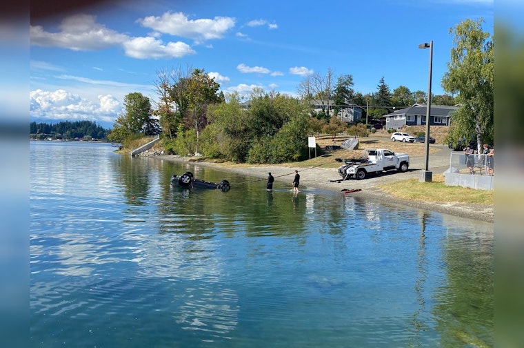 Bystanders Pull Driver From Flipped, Submerged Car at East Bremerton Park
