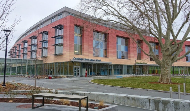 Cambridge Schools Ban Smart Glasses, Citing Spying and Bullying Fears