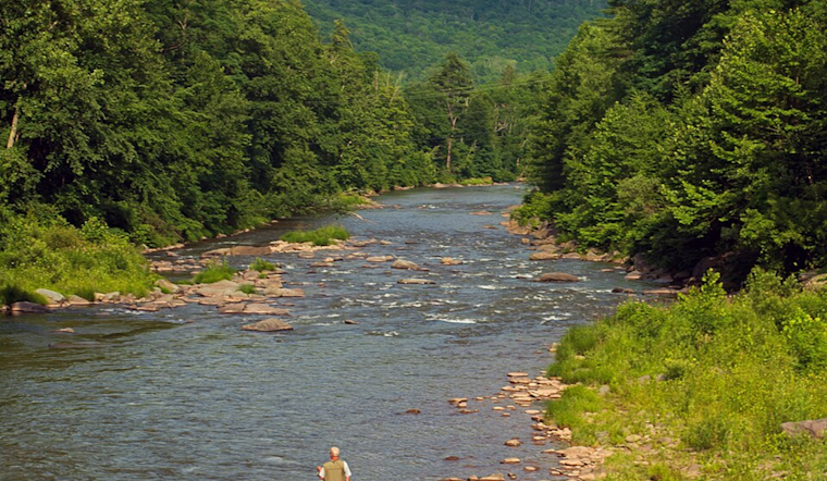 Catskills Lodge Sets Pizza Table In Esopus Creek