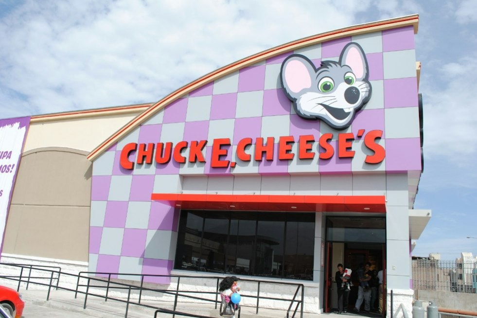 Chuck E. Cheese Ditches Ball Pit Nostalgia for 18,000-Square-Foot Crest Hill Playground