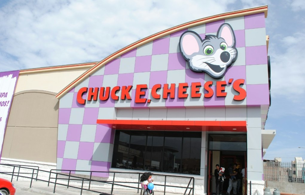 Chuck E. Cheese Ditches Ball Pit Nostalgia for 18,000-Square-Foot Crest Hill Playground
