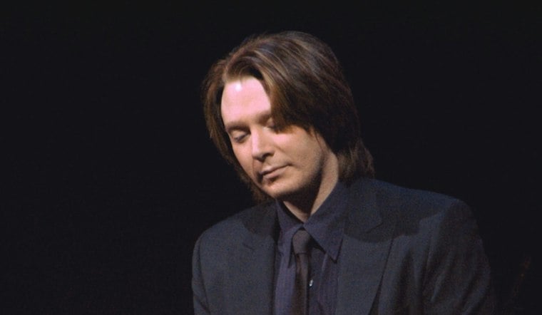 Clay Aiken Brings Yuletide Cheer to Vegas Strip Amid Booking Mix-Up