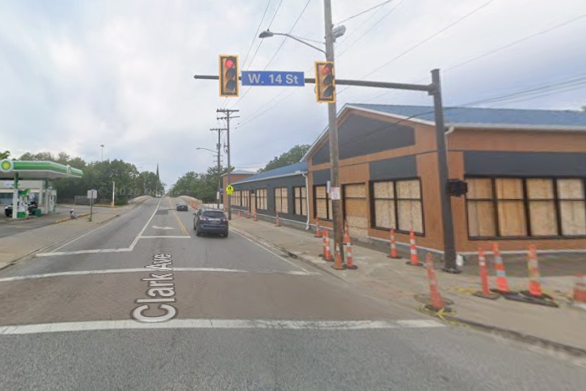 Cleveland Police Seek Package Theft Suspects Near Tremont