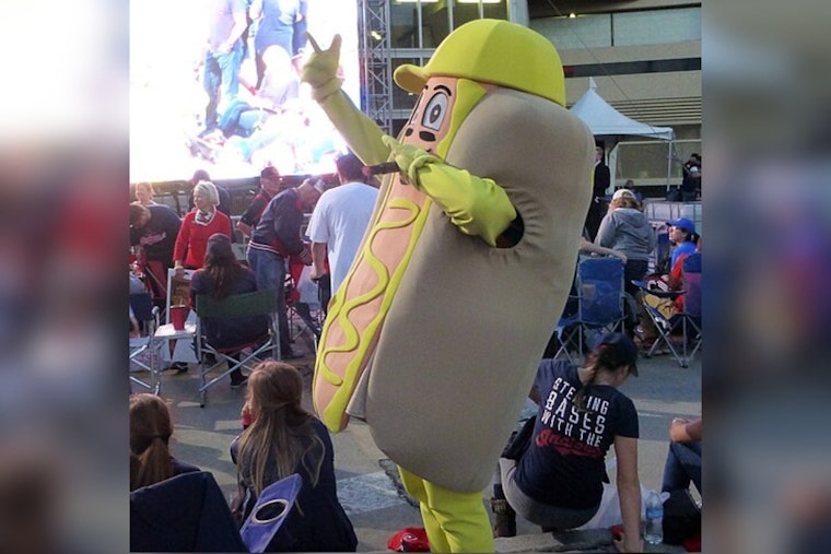 Cleveland Mascot Mustard Signs Hello to Deaf Brothers, Video Goes Viral