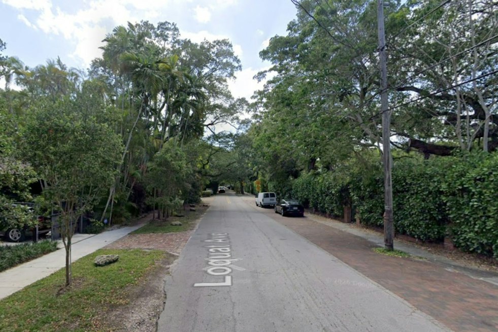 Coconut Grove Homeowners Face Deadline as Miami Cites Hedges Over Stop-Sign Visibility
