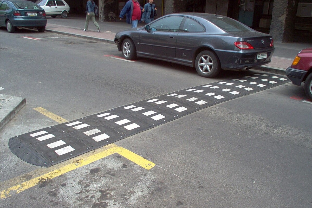 Compton's Rubber Medians Cut Street Takeovers 45%, But Sideshows Just Move Blocks Away
