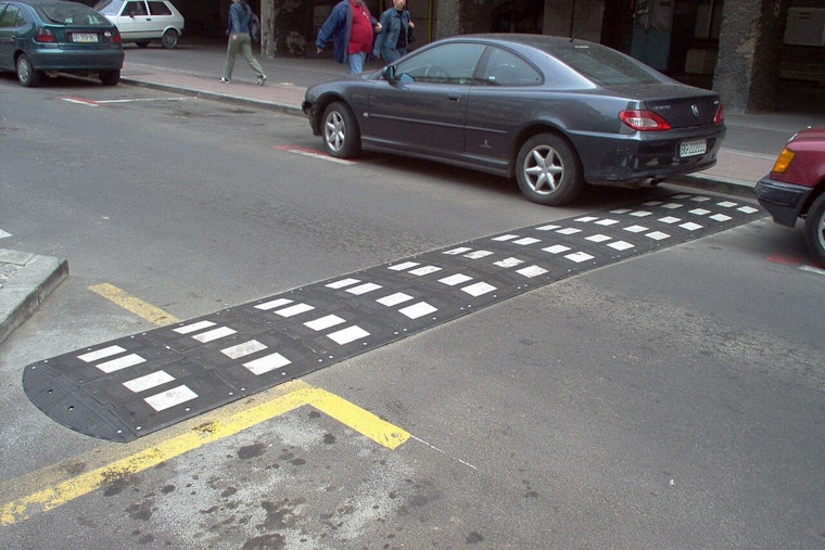 Compton's Rubber Medians Cut Street Takeovers 45%, But Sideshows Just Move Blocks Away