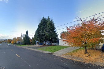 Dallas, Oregon Man Dies in House Fire as Two Others Escape; Two Dogs Rescued