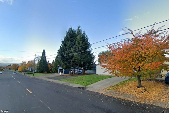 Dallas, Oregon Man Dies in House Fire as Two Others Escape; Two Dogs Rescued