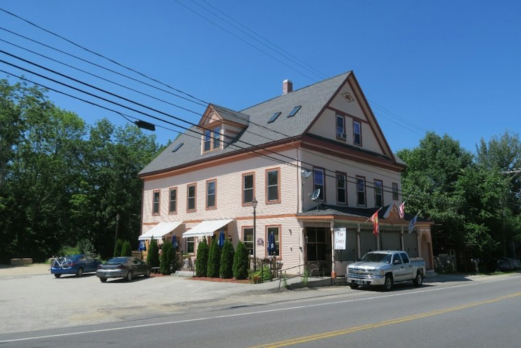 Deerfield's Lazy Lion Reopens After 2025 Closure, Bringing Back Prime Rib and Wings