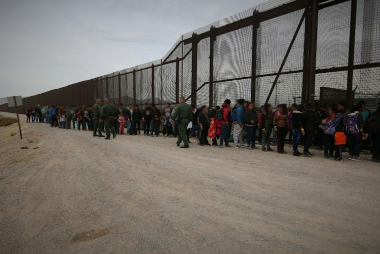 Del Rio Agents Cut Open Locked Water Tank, Free Four Trapped Migrants