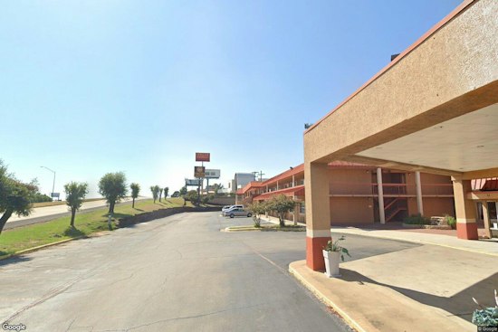 Denton police arrest 24-year-old after Dallas Drive crash injures two
