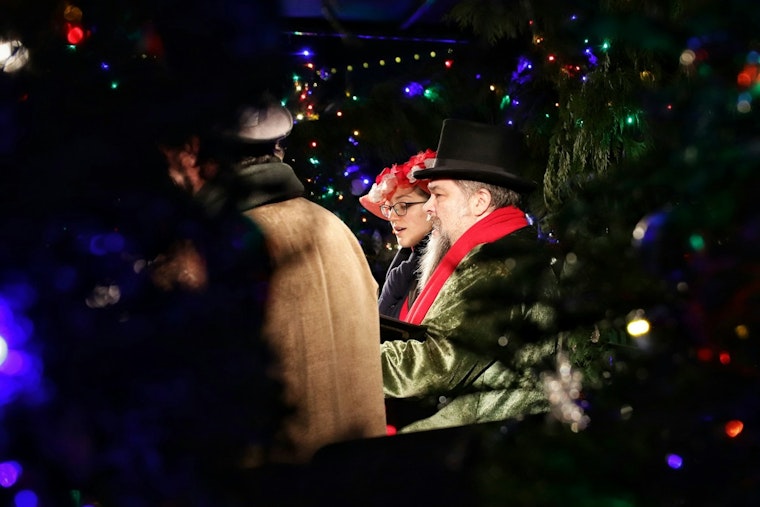 Dolly Parton's Smoky Mountain Christmas Carol Hits Minneapolis After Her Death
