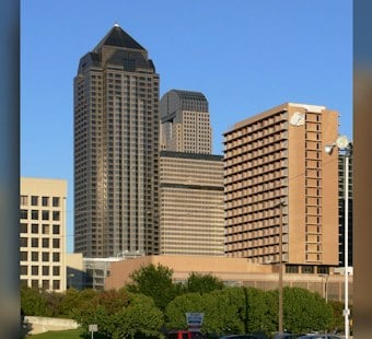 Downtown Dallas Tower Faces $98M Foreclosure as Tenants Flee to Uptown