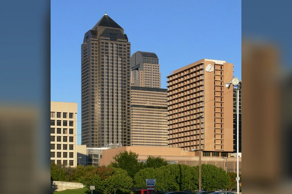 Downtown Dallas Tower Faces $98M Foreclosure as Tenants Flee to Uptown