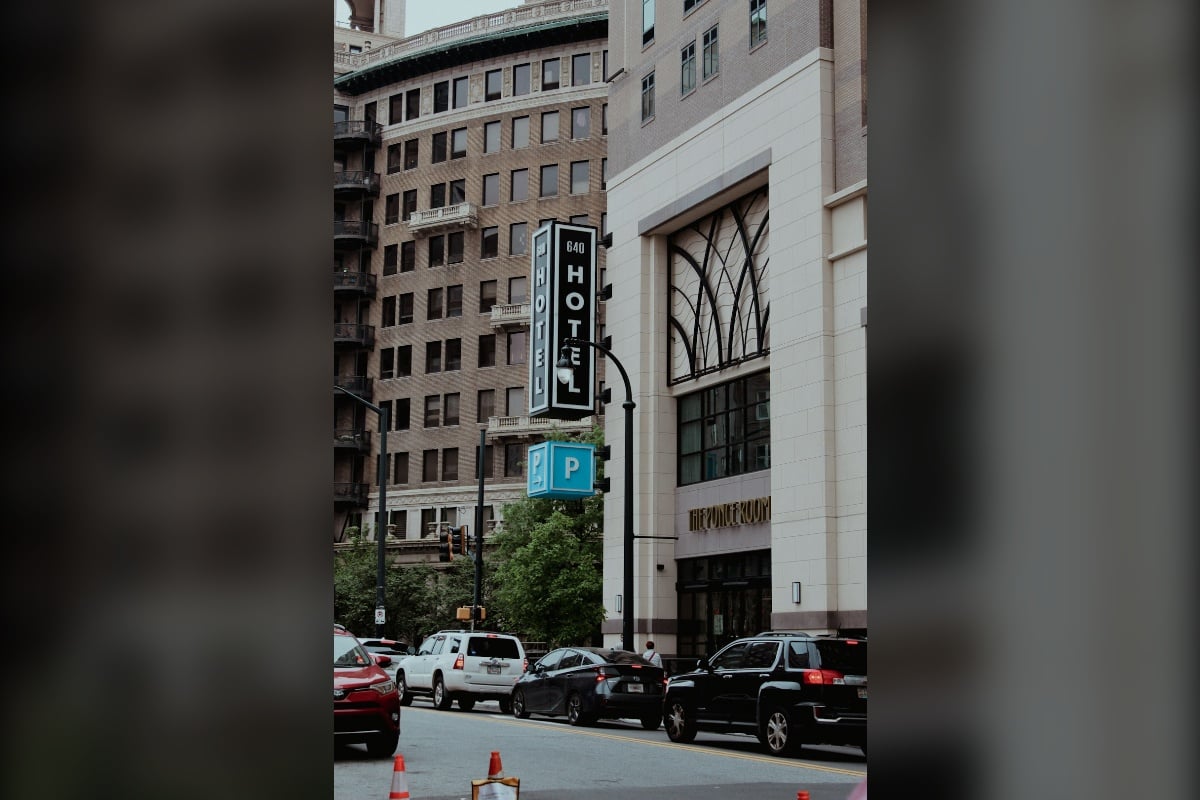 Dragon Con Fans Lose Midtown Hotel Rooms After Surprise Sale, Scramble for Beds