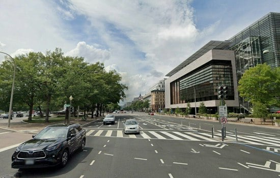 Man detained after car reaches sidewalk near White House