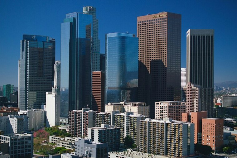 Drizzly Downtown LA Heads Into a Changing Weekend Pattern