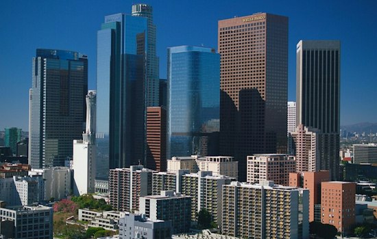Drizzly Downtown LA Heads Into a Changing Weekend Pattern