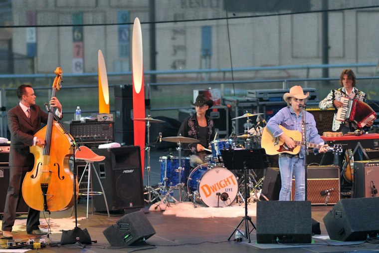Dwight Yoakam Set For Free El Paso Show At Speaking Rock In October