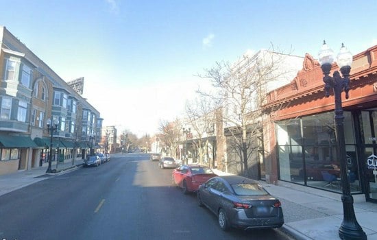 Edgewater Gets Chicago's First Pedestrian-Triggered Stoplight at Chaotic Five-Way Junction