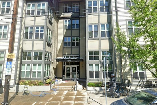 Engine 9 Responds to Southeast Portland Apartment Fire