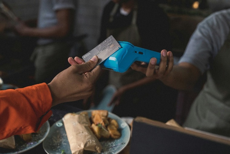 Expired Visa Cards Can Still Pay for Groceries, Researchers Warn