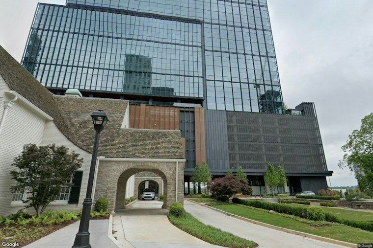 EY Bets Big on Midtown, Trades Cubicles for Scented Rooftop to Lure Workers Back