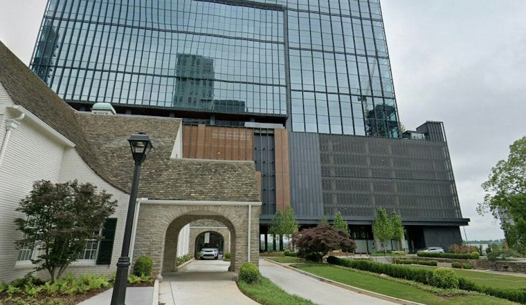 EY Bets Big on Midtown, Trades Cubicles for Scented Rooftop to Lure Workers Back