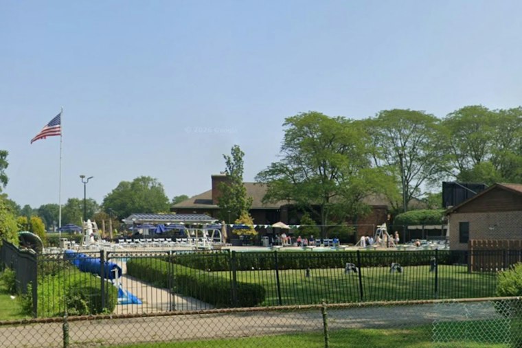 Fire Breaks Out Near Lochmoor Club, Grosse Pointe Woods Schools Warn Families
