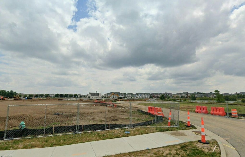 Fishers apartment community marks opening with ribbon-cutting