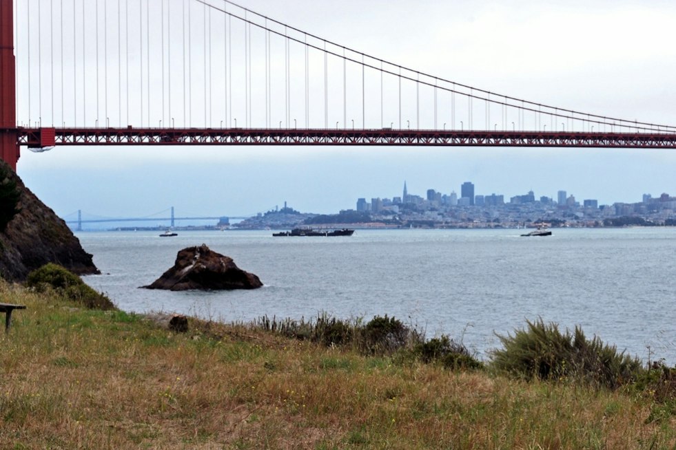 Fishing Boat Slams Into Rocks Near Golden Gate Bridge, Three Injured