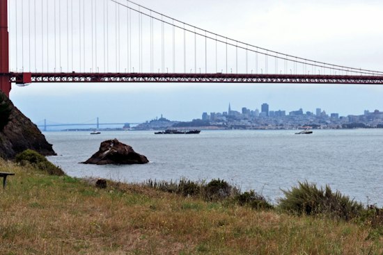 Fishing Boat Slams Into Rocks Near Golden Gate Bridge, Three Injured