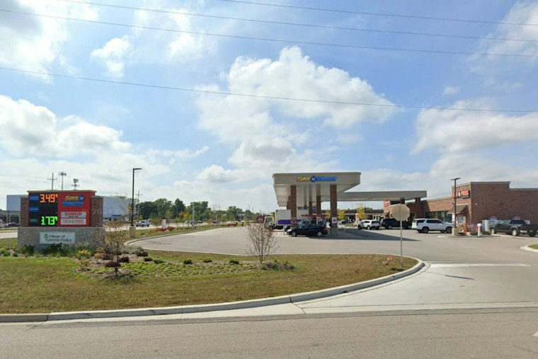 Five Masked Robbers Hit Green Oaks Gas N Wash; Location Targeted Twice in a Month, Flee on I-294