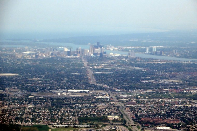 Foggy Start, Sun-Soaked Finish: Detroit Braces for Thursday Soaker