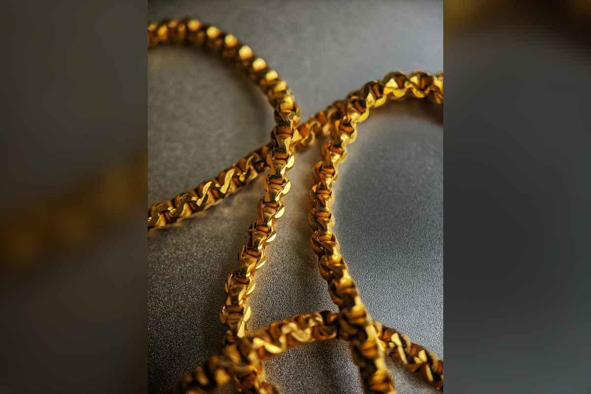 Fontana Marketplace Meetup Ends in $8K Gold Chain Heist, Two Arrests