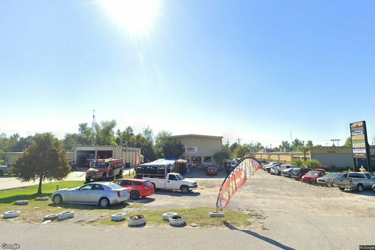 Food Truck Favorite Dycore Mobile Luxe Plans Café on Chef Menteur Highway