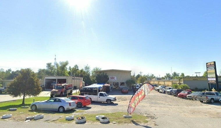 Food Truck Favorite Dycore Mobile Luxe Plans Café on Chef Menteur Highway